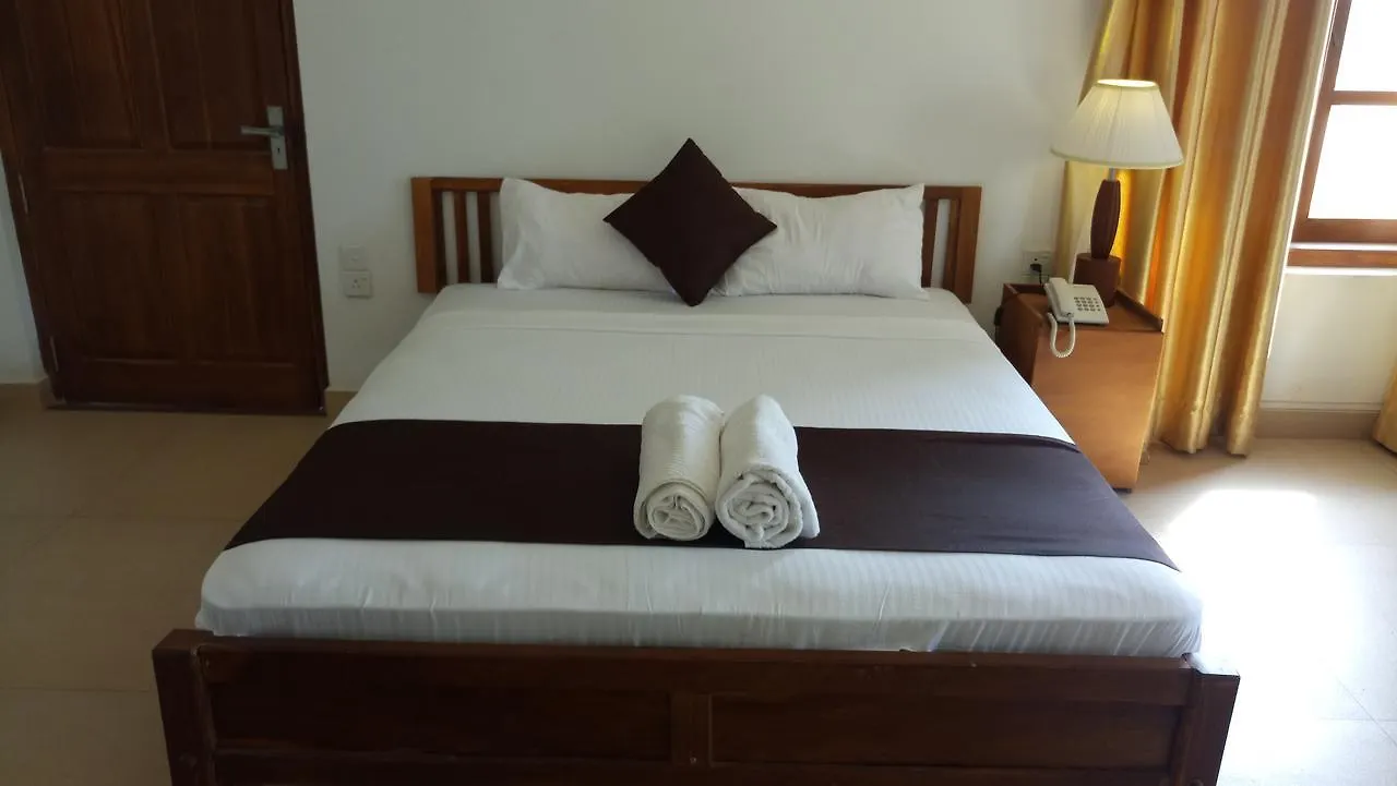 Saketha Beach Hotel Negombo