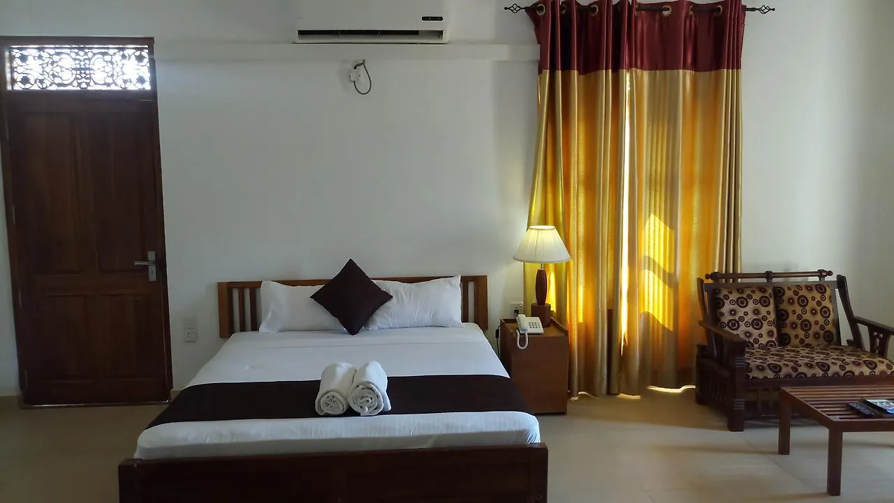 Saketha Beach Hotel Negombo