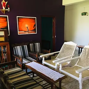 White House Homestay